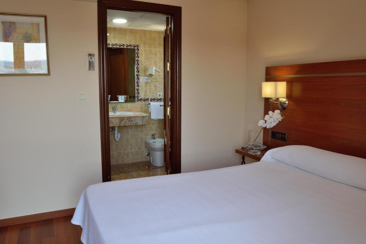 Hotel Mari Carmen Guadix Buitenkant foto