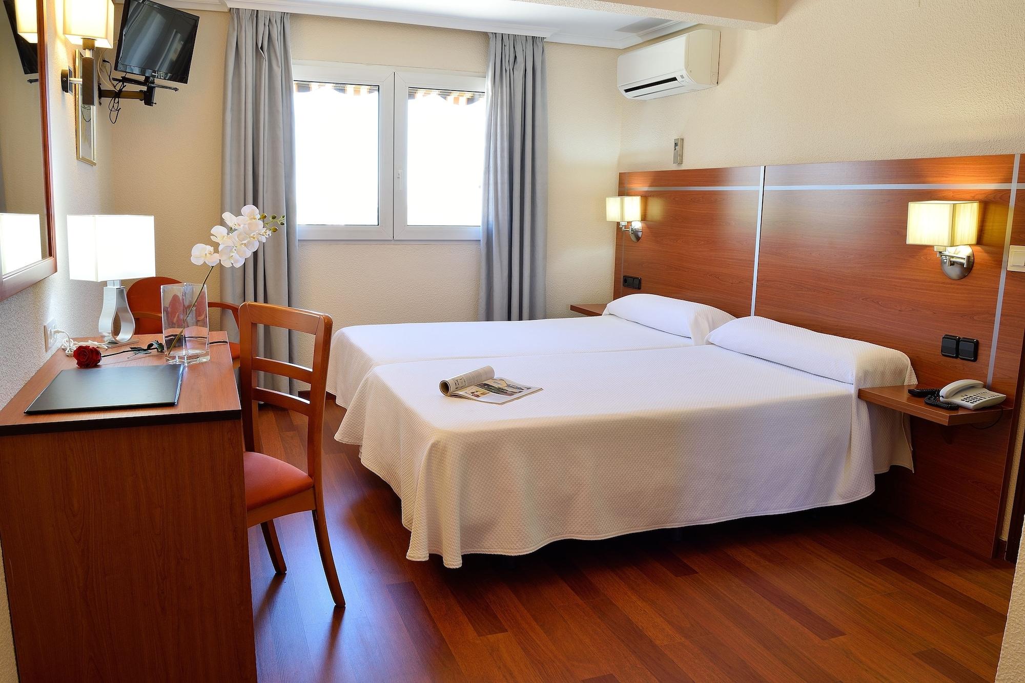 Hotel Mari Carmen Guadix Buitenkant foto