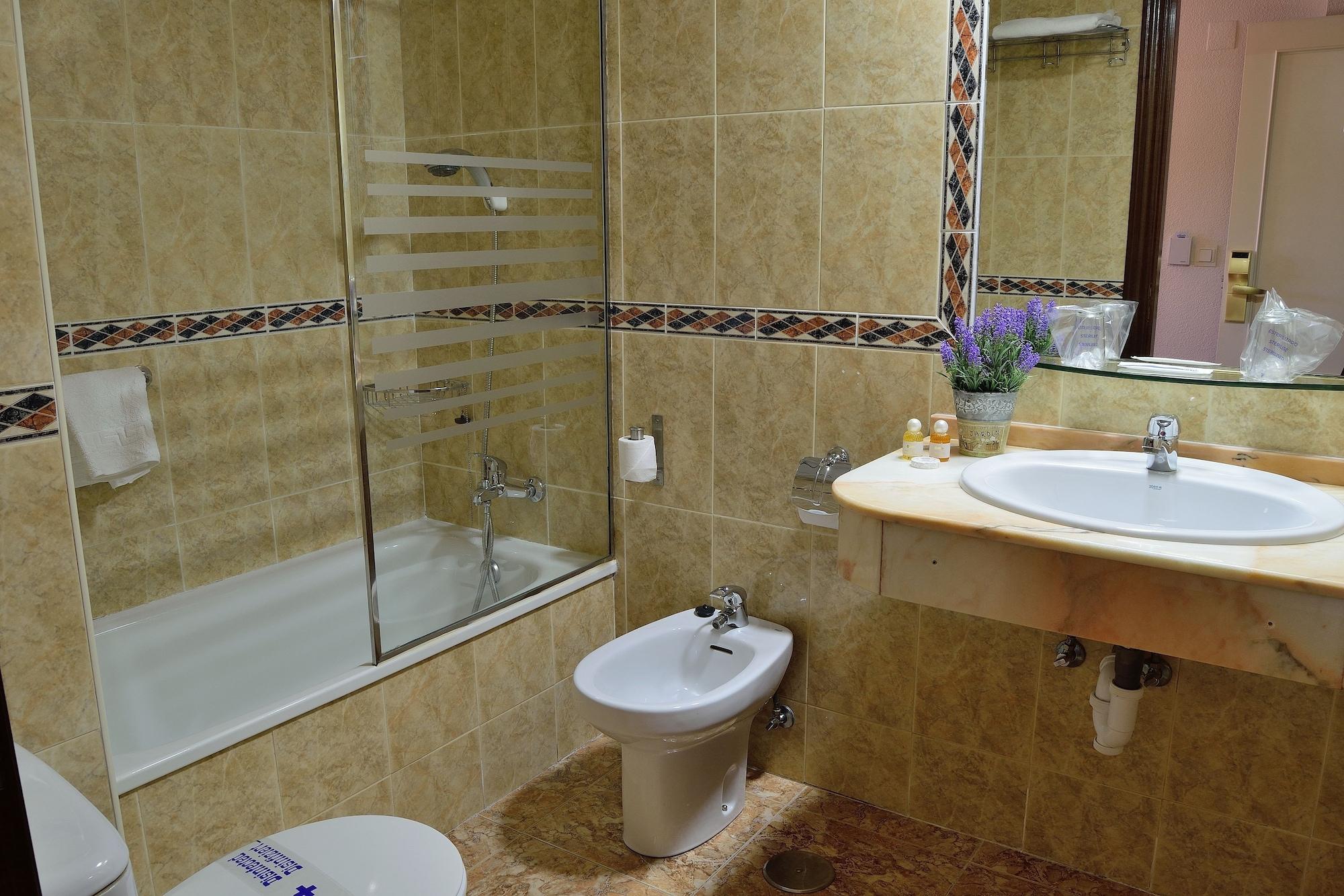 Hotel Mari Carmen Guadix Buitenkant foto