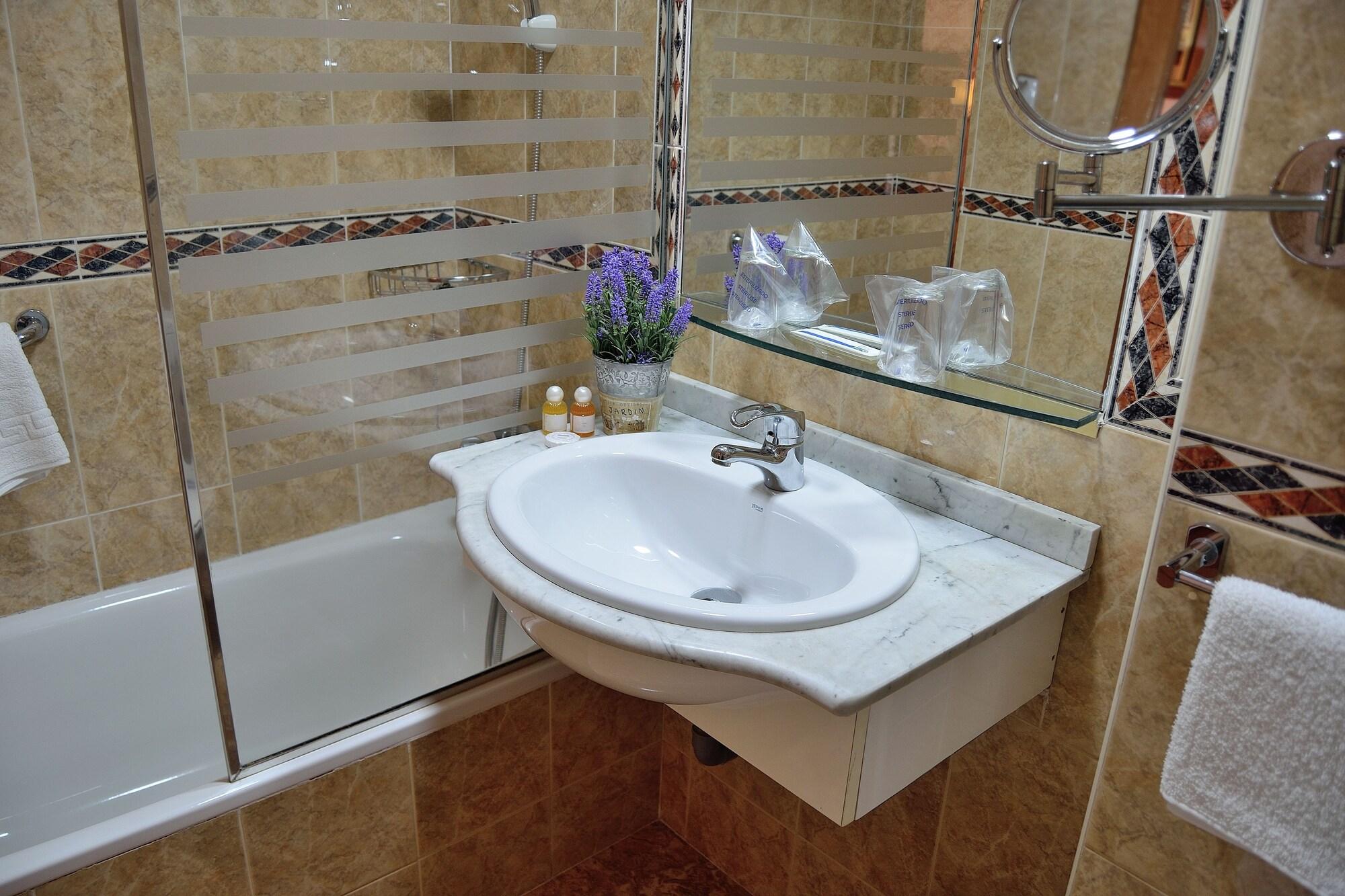 Hotel Mari Carmen Guadix Buitenkant foto
