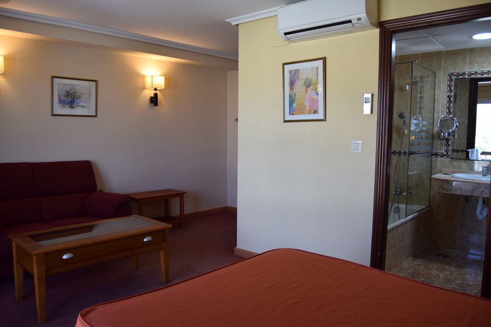 Hotel Mari Carmen Guadix Buitenkant foto