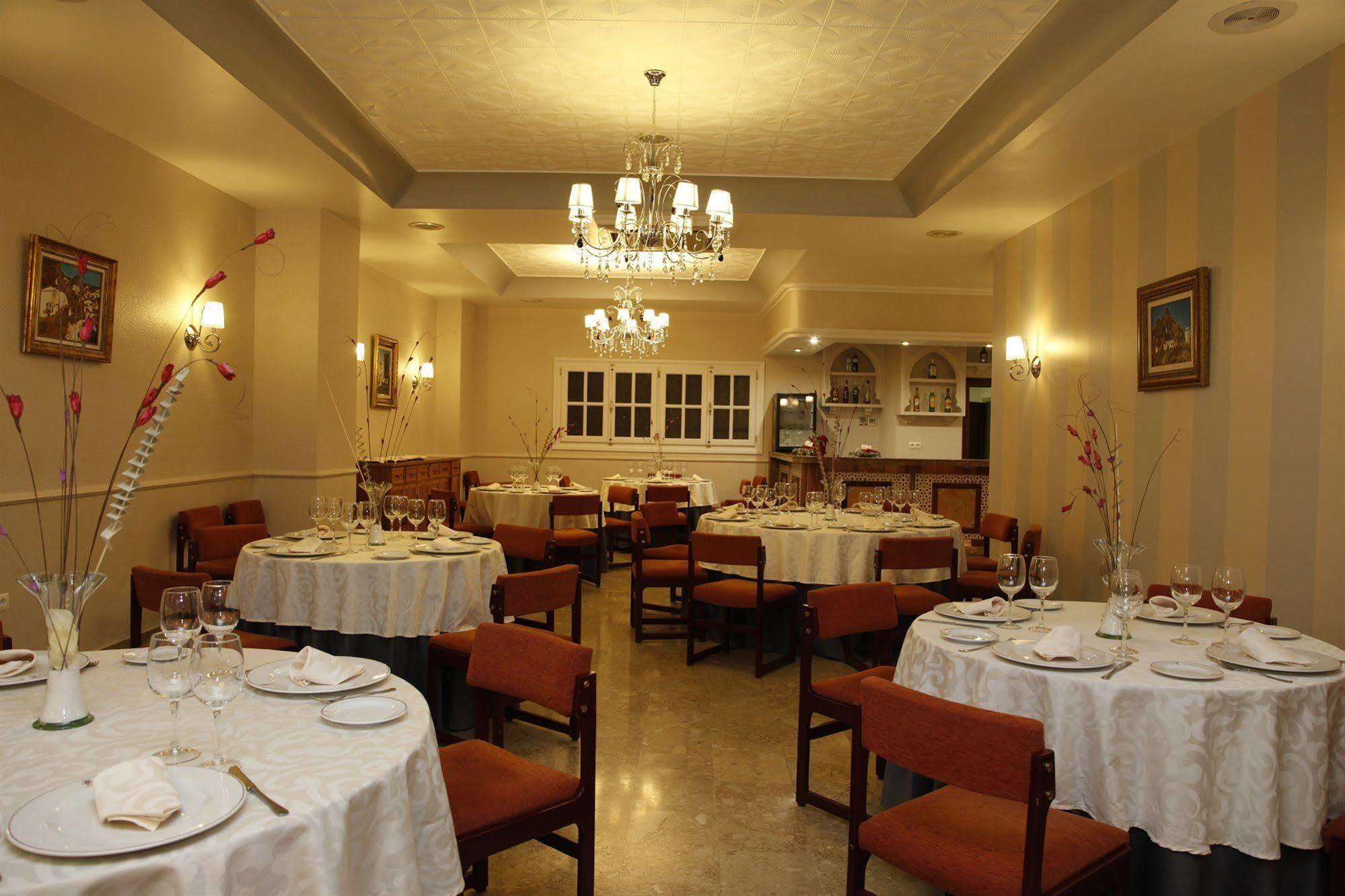 Hotel Mari Carmen Guadix Buitenkant foto