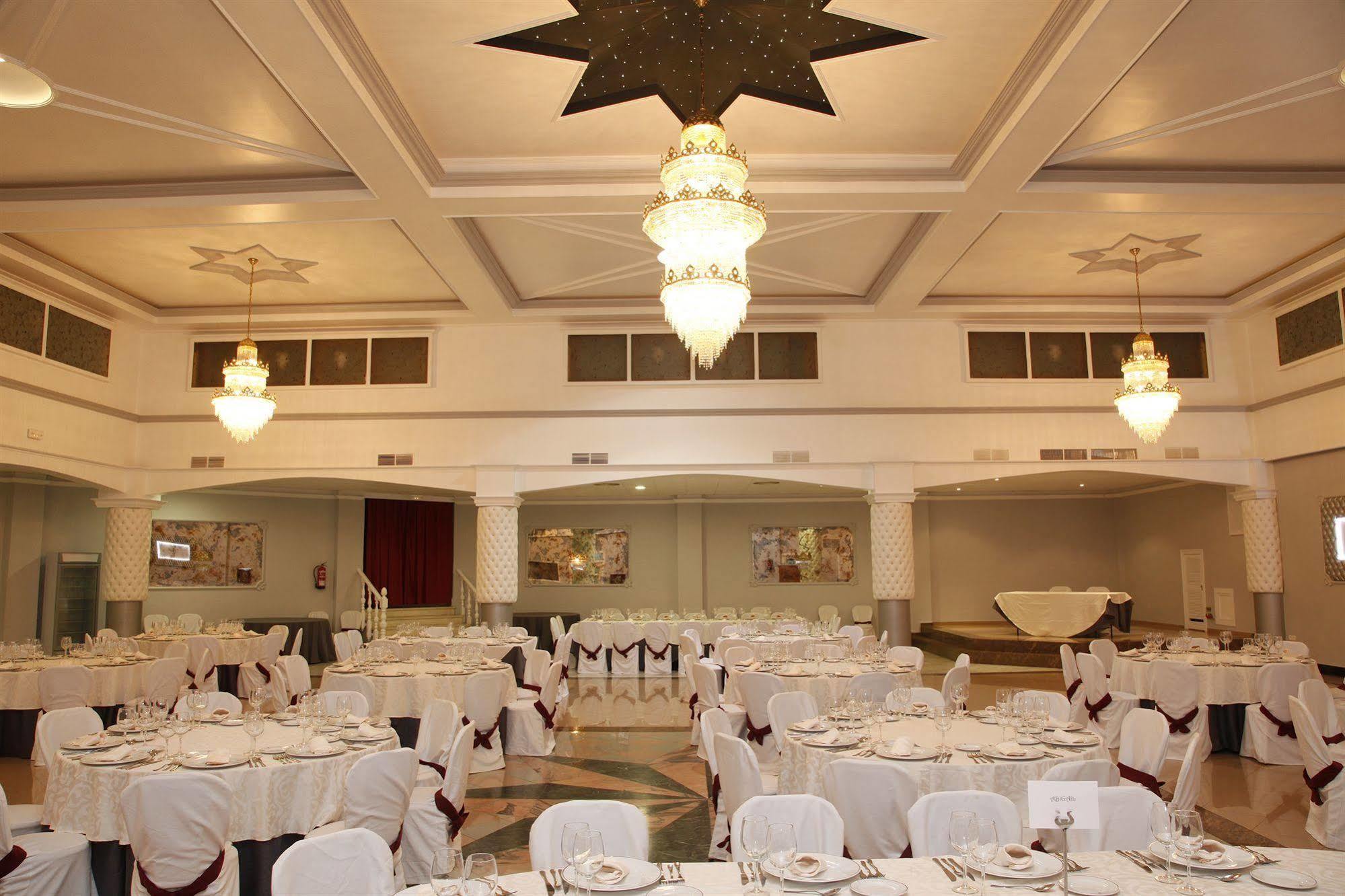 Hotel Mari Carmen Guadix Buitenkant foto