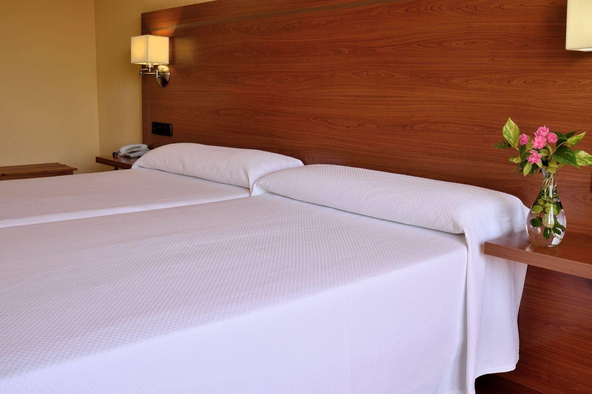 Hotel Mari Carmen Guadix Buitenkant foto