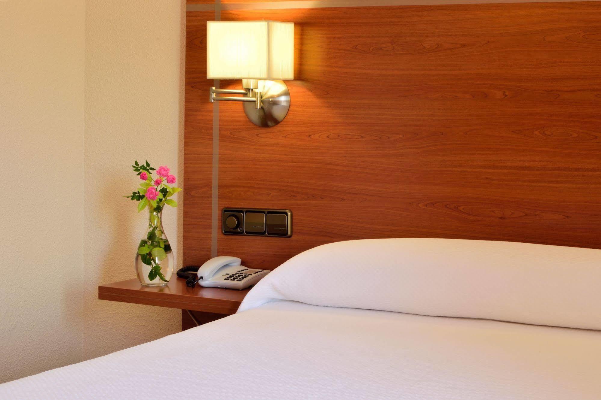 Hotel Mari Carmen Guadix Buitenkant foto