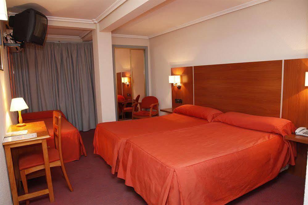 Hotel Mari Carmen Guadix Buitenkant foto