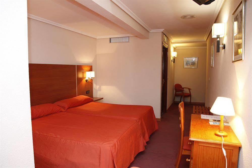 Hotel Mari Carmen Guadix Buitenkant foto